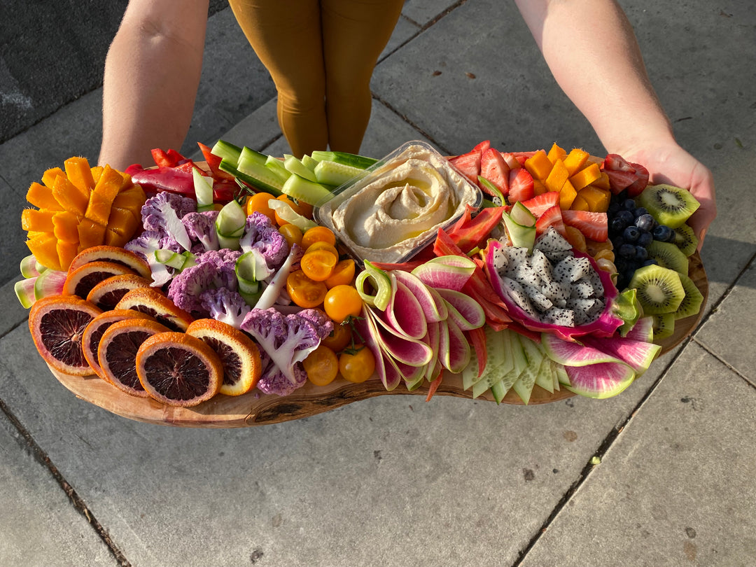 Large crudité fruit and vegetable platter 